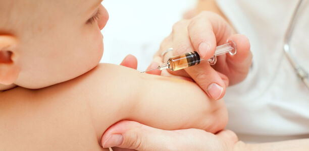 Bild zu 2+1 statt 3+1 - Eine Impfstoffdosis weniger bei der Grundimmunisierung von Säuglingen