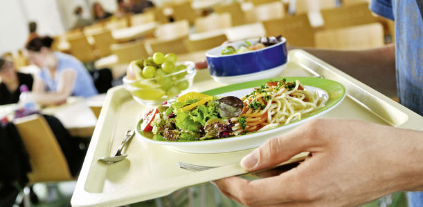 Bild zu Essen in Kitas und Schulen - Gesunde Ernährung von Kindern: Jetzt ist der Gesetzgeber dran!