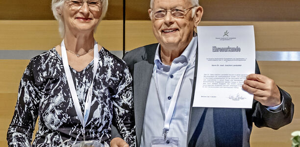 Bild zu Würdigung - Ehrenmitgliedschaft für Dr. Hans Joachim Landzettel