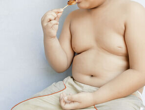 Bild zu Studie - Diabetes-Risiko bei Kindern mit Adipositas stark erhöht