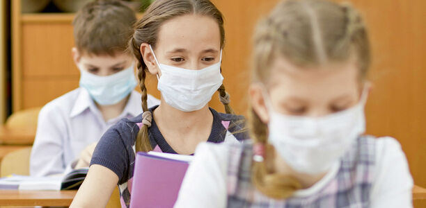 Bild zu Stellungnahme aus der Kinder- und Jugendmedizin - Mit oder ohne Maske in die Schulen?