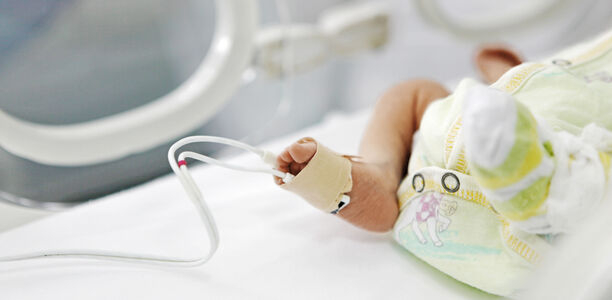 Bild zu Neugeborenen-Anfälle - Risiko für Sterblichkeit bei Neugeborenen mit neonatalen Anfällen