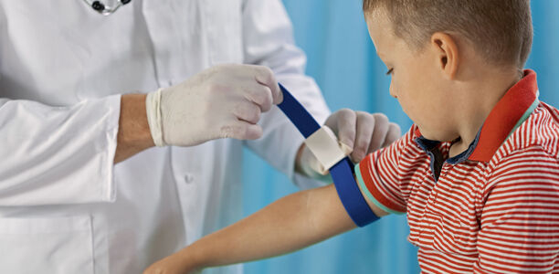 Bild zu Chronische Hepatitis - Management der chronischen Virushepatitiden bei Kindern und Jugendlichen