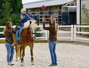 Bild zu Hippotherapie - Effekte pferdgestützter Therapie  messbar machen