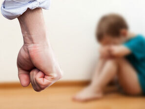 Bild zu Neuer Vorstoß bei Kindesmisshandlung  - Wird Schweigepflicht gelockert?