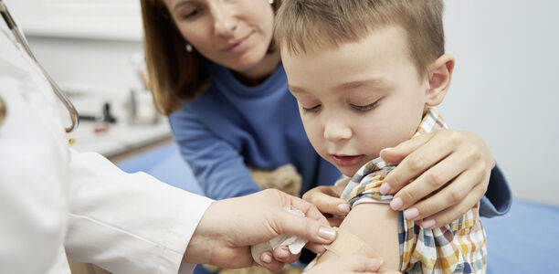 Bild zu Impfprävention - Haus- und Kinderarztpraxis sind beim Impfen die höchste Vertrauensinstanz