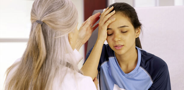 Bild zu Kopfschmerzen bei Jugendlichen - Gesunder Lebensstil ein Schutzfaktor